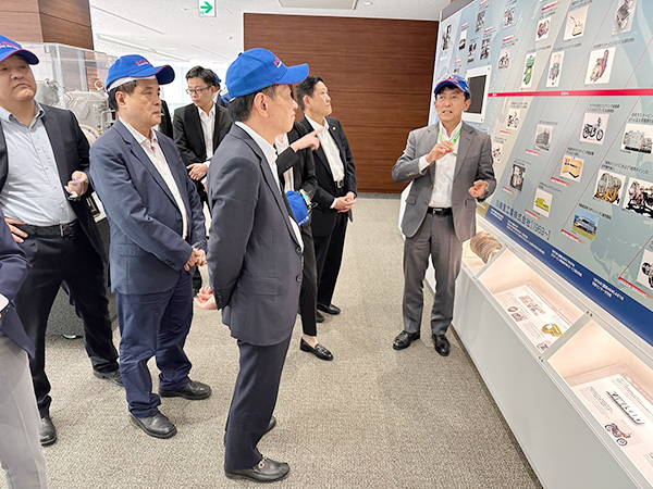 1699942270801116.jpg 參觀川崎重工展廳.jpg