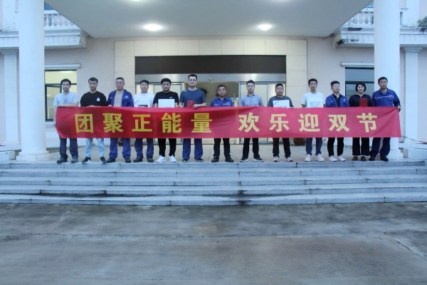 1761179711568438.jpg 頒獎(jiǎng)合影(1).jpg